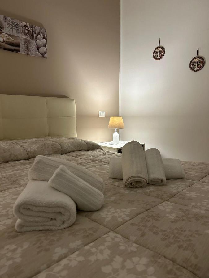 Lucia'S Rooms Syracuse Bagian luar foto
